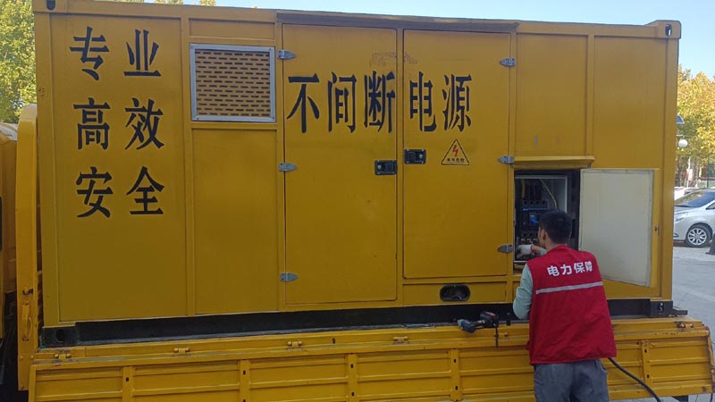 龙江柴油发电机组和UPS电源配合使用时，如何避免切换过程中的电力中断？